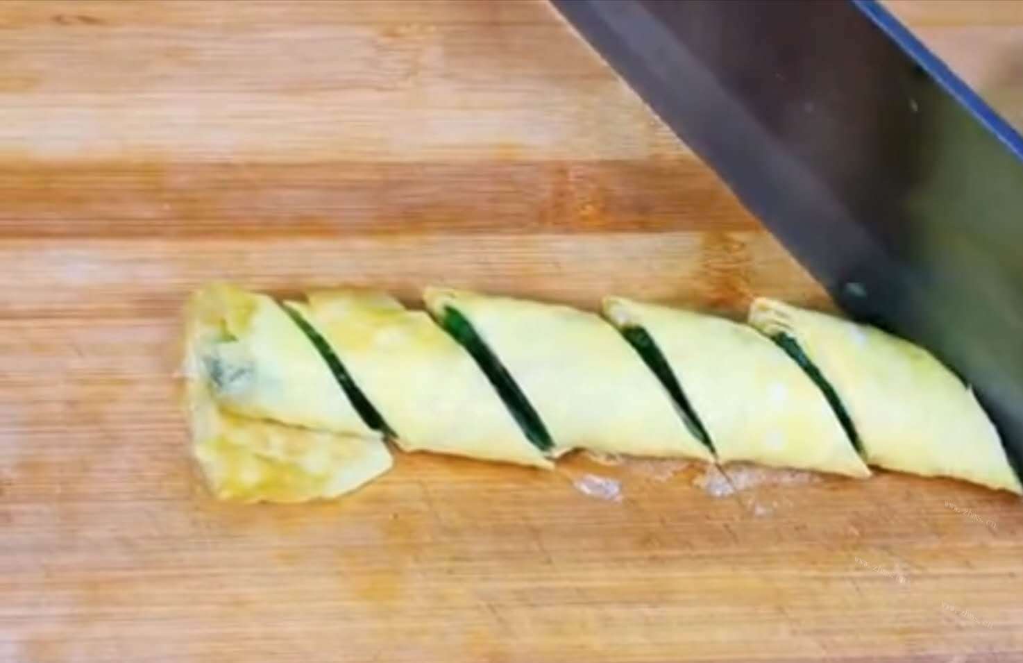 菠菜鸡蛋做法图解9)